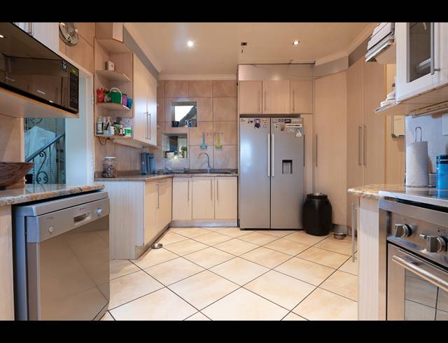 5 BEDROOM HOUSE FOR SALE IN BRACKENHURST